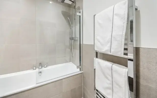 Classy 2 Bedroom Apartment By The Thames