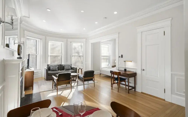 Charlesgate Suites