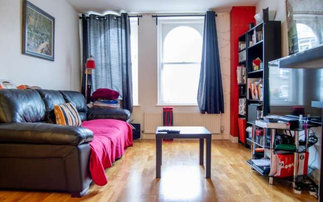 Отель Comfortable 1 Bedroom North London Flat Великобритания, Лондон - отзывы, цены и фото номеров - забронировать отель Comfortable 1 Bedroom North London Flat онлайн комната для гостей