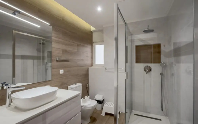 Carcavelos Modern Apartment by Homing
