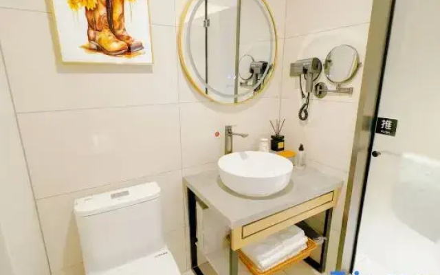 Yunhe Zhenpin Hotel