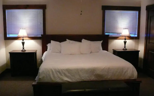 River to Peaks Inn