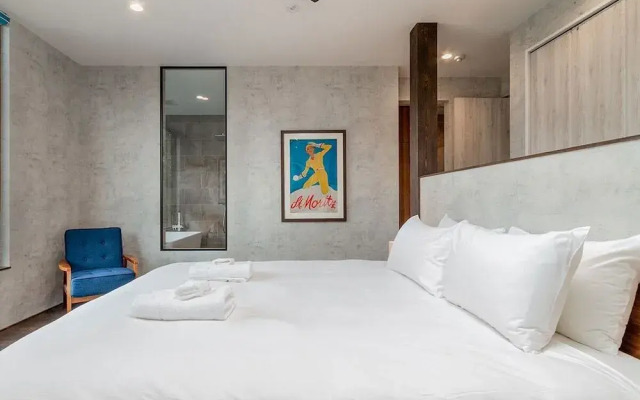 Off Piste Chalet by H2 Life