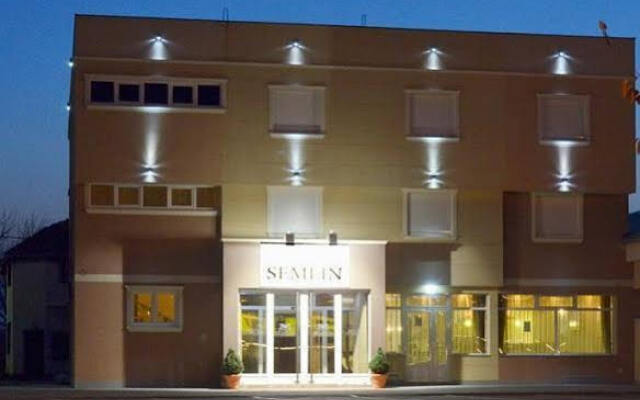 Garni Hotel Semlin B&B вид на фасад