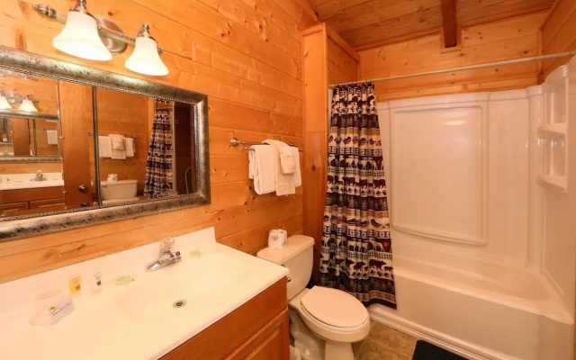 A Walk in the Clouds 2 Br cabin by RedAwning