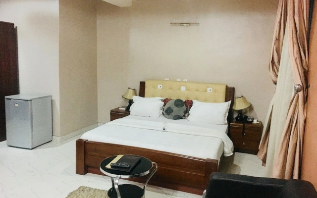 Euc Demodern Hotel And Suites