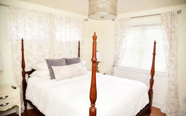 Azalea Inn Bed & Breakfast