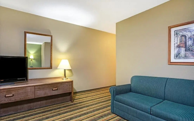 Super 8 Glencoe