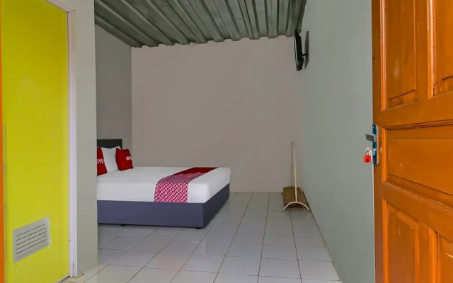 OYO 90809 Homestay Black Pink Merah Jambu Syariah