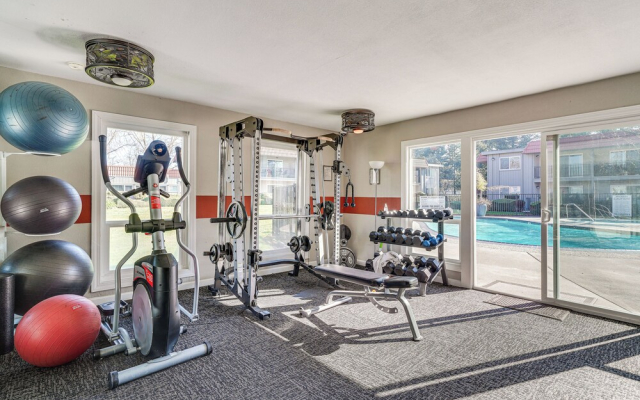 Sip, Golf & Explore: Pleasanton Retreat!