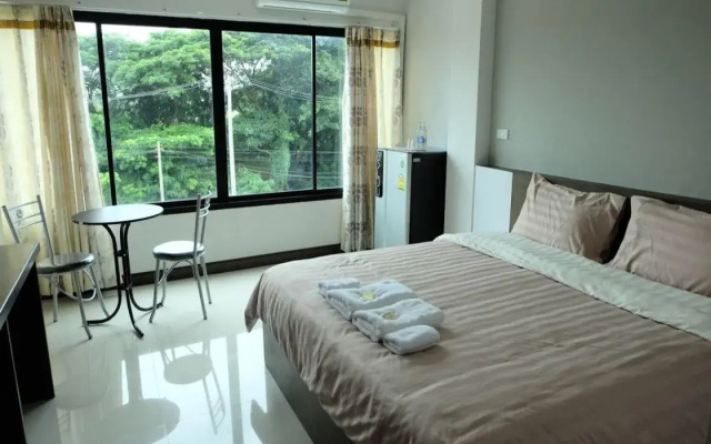 Charoenporn Hotel(เจริญพร แกรนด์ โฮเต็ล)