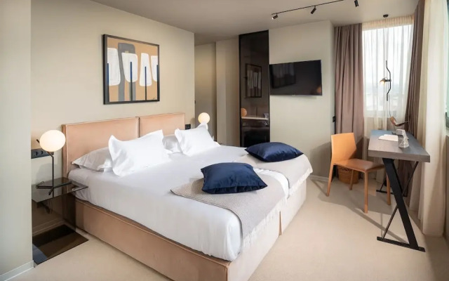 Royal Suites Sky