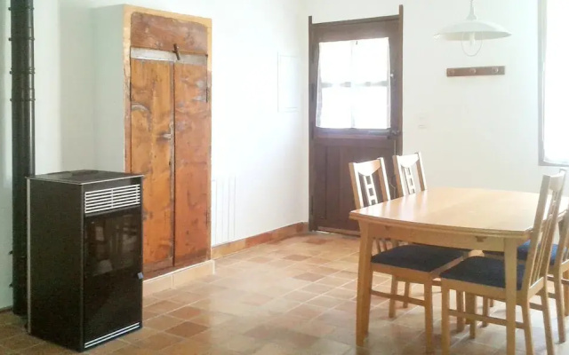 House With 2 Bedrooms in Revest-des-brousses, With Wonderful Mountain