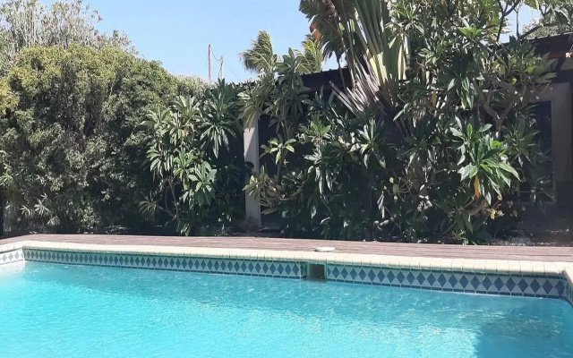 White Beach Apartments Palm Beach