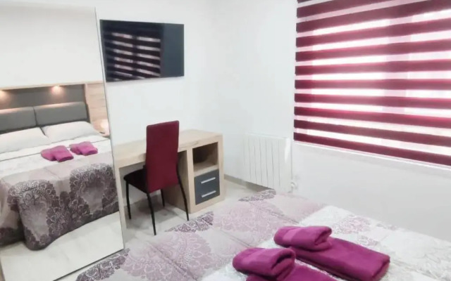 - LUJO - Parking, Maquina Arcade, Wifi y Netflix