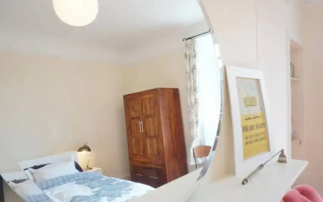 Bright 1 Bedroom Flat in Bonnington