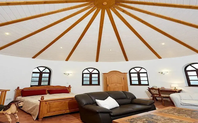 Strotzbusch Forest Hideaway