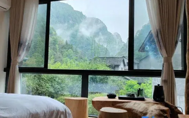 Xiaojia Homestay (Aizhai Wonder Tourist Area)