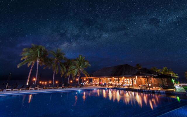 Отель Hilton Fiji Beach Resort and Spa вид на фасад