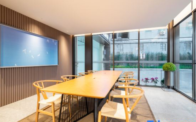 Ji Hotel (Guangzhou Baiyun Dayuan Metro Station)