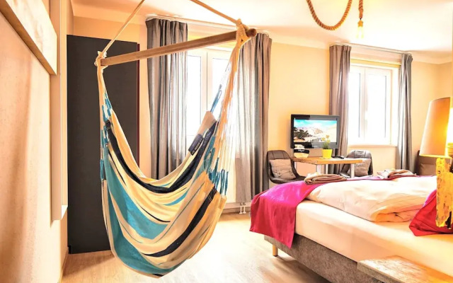 feels Beach Club Hotel