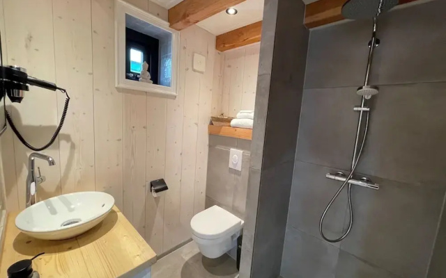 Inviting Chalet in Monnickendam With Garden