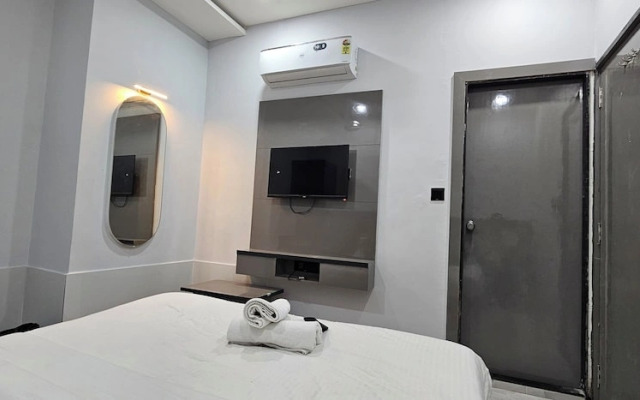 Hotel HR Town