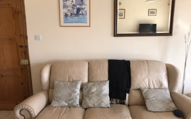 Inviting 2-bed Apartment in Pissouri- Ti Thea