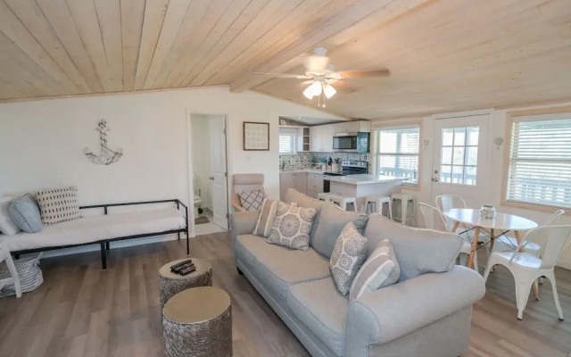 Cast A Waves 2 Bedroom Home
