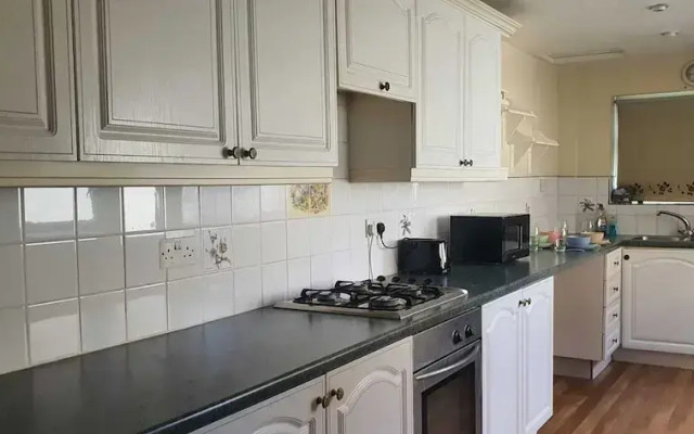 Room in Guest Room - Single Room in Coventry