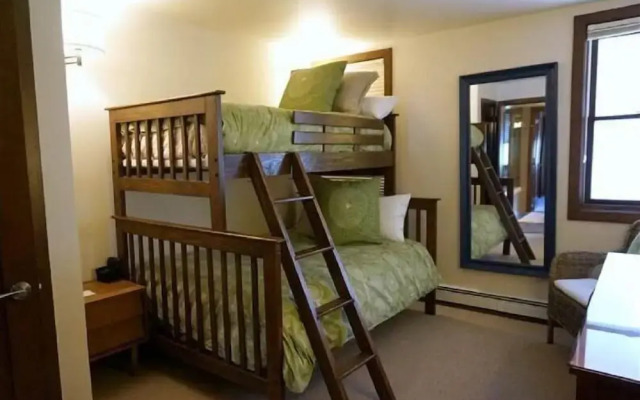 Ski in, Ski out, 2 Bedroom Luxury Residence with hot tub access and expansive views