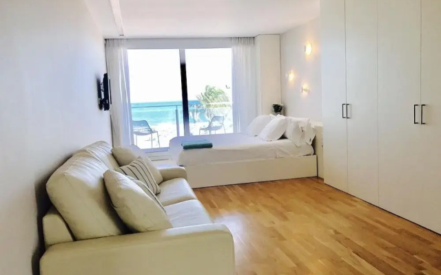 Meraki Beach Hotel