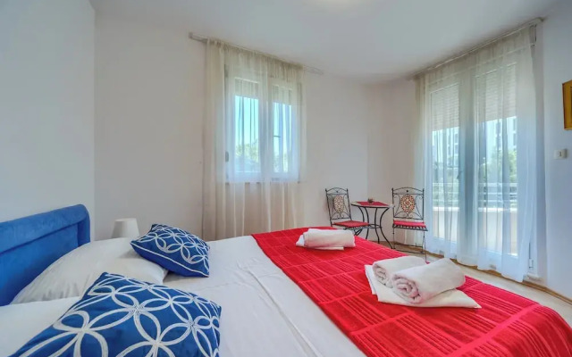 Comfortable apartments Obad, 4 min walk to Znjan beach