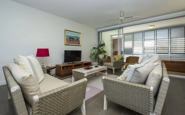 1 Bright Point Apartment 5404