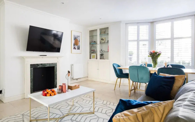 4 BDR Wilton Mews House By The Residences