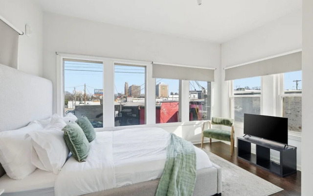 Central 3BR Apt Minutes to Downtown Parking