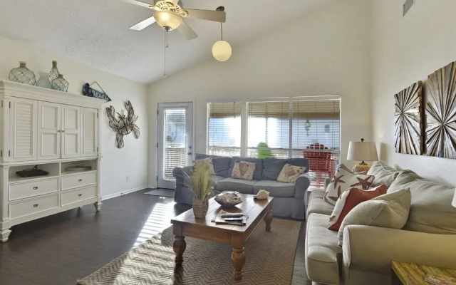 Bermuda Bungalow 2 Br home by RedAwning