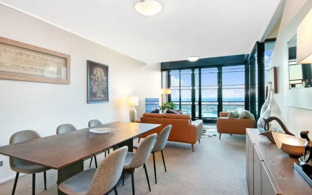 Spacious 3 Bedroom Apartment With City and River Views