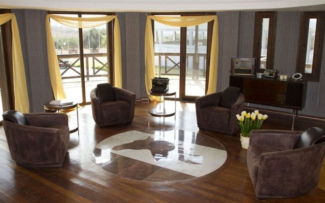 Konvoy Hotel & The Country Club - Special Class комната для гостей