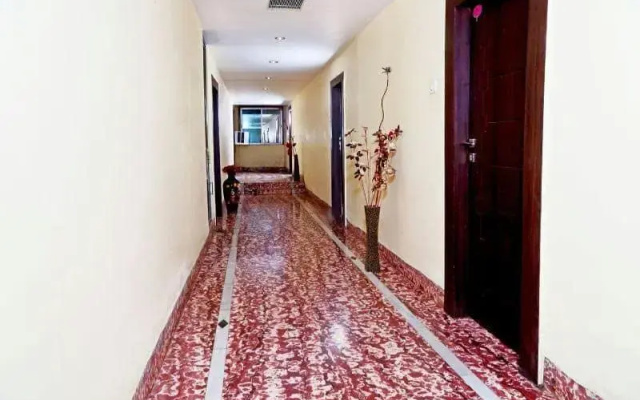 OYO RPR269 Hotel Shubham Palace