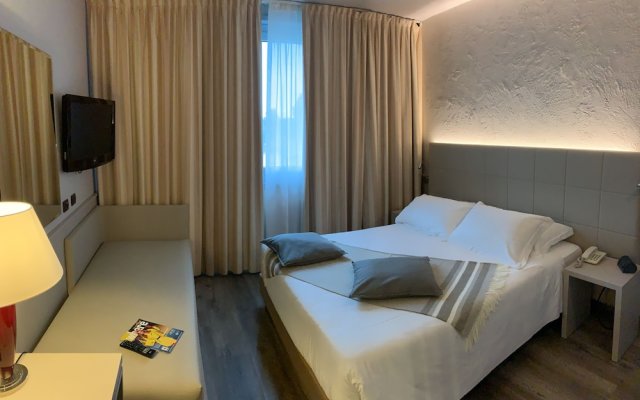 Отель First Hotel Malpensa Италия, Сомма-Ломбардо - 2 отзыва об отеле, цены и фото номеров - забронировать отель First Hotel Malpensa онлайн комната для гостей