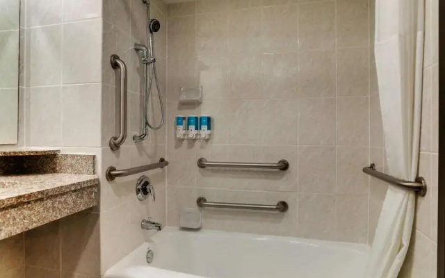 Drury Inn & Suites Columbus Dublin