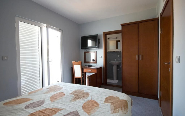 Hotel R