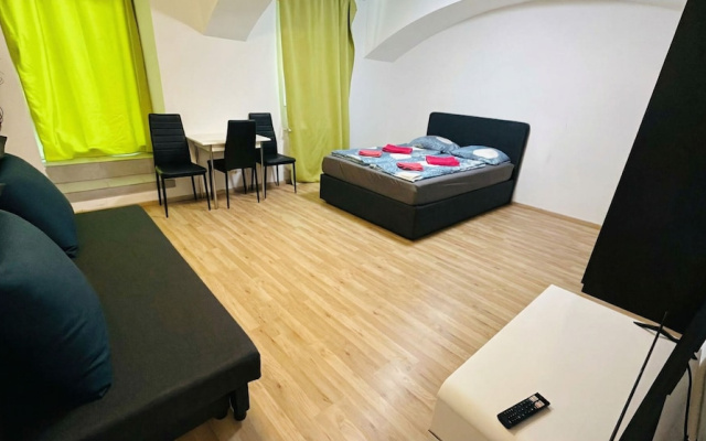 Beautiful 1BR Apartment Near Prater Park