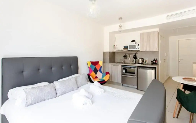 Air-Conditioned Furnished Studio in A Luxury Residence