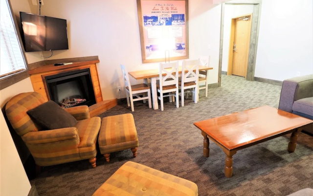 Apex Mountain Lodge Suite 4 Bedrooms 2 Bathrooms Condo
