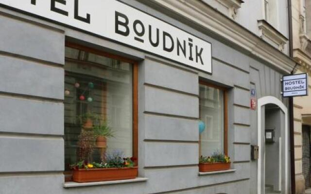 Отель Hostel Boudnik Чехия, Прага - 1 отзыв об отеле, цены и фото номеров - забронировать отель Hostel Boudnik онлайн вид на фасад