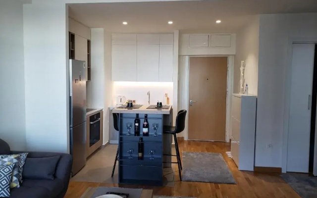 B-G Waterfront Apartment