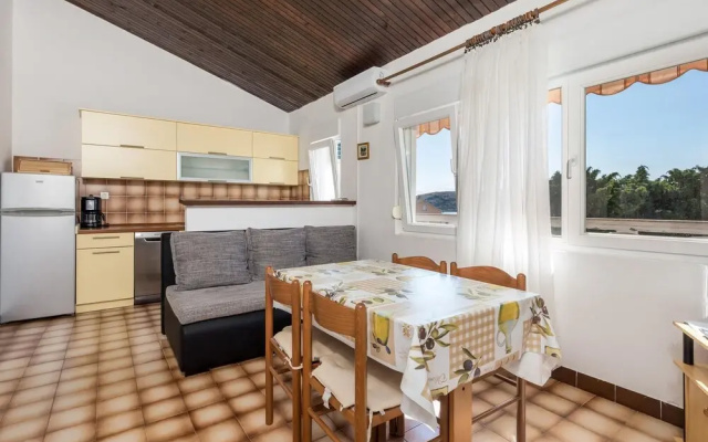Stunning Apartment in Stara Novalja With 2 Bedrooms and Wifi