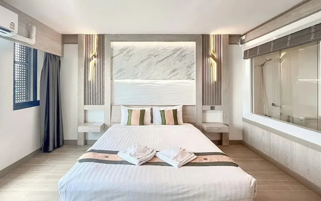 Ruean Phae Royal Park Hotel
